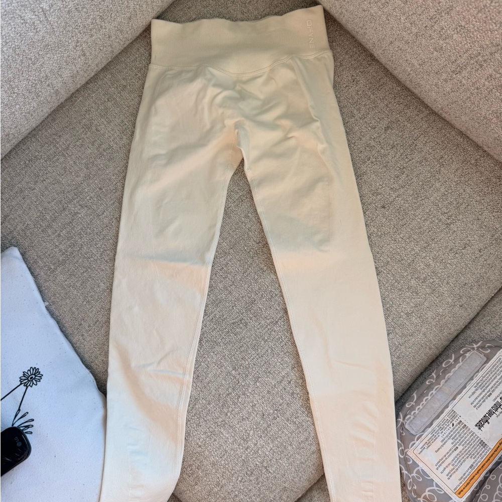 Dfyne Impact Leggings in ivory